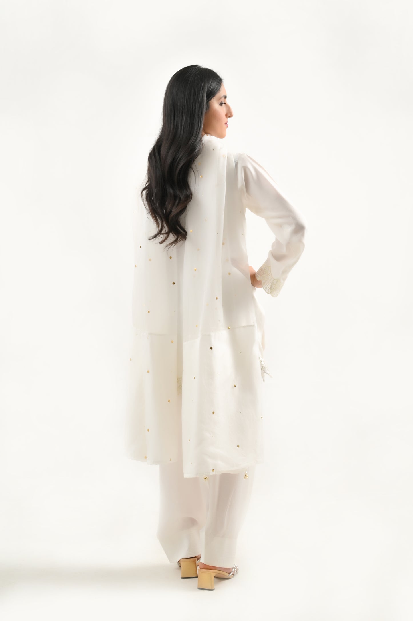 White Elegance Farshi Set-4PC (Available on LAAM)