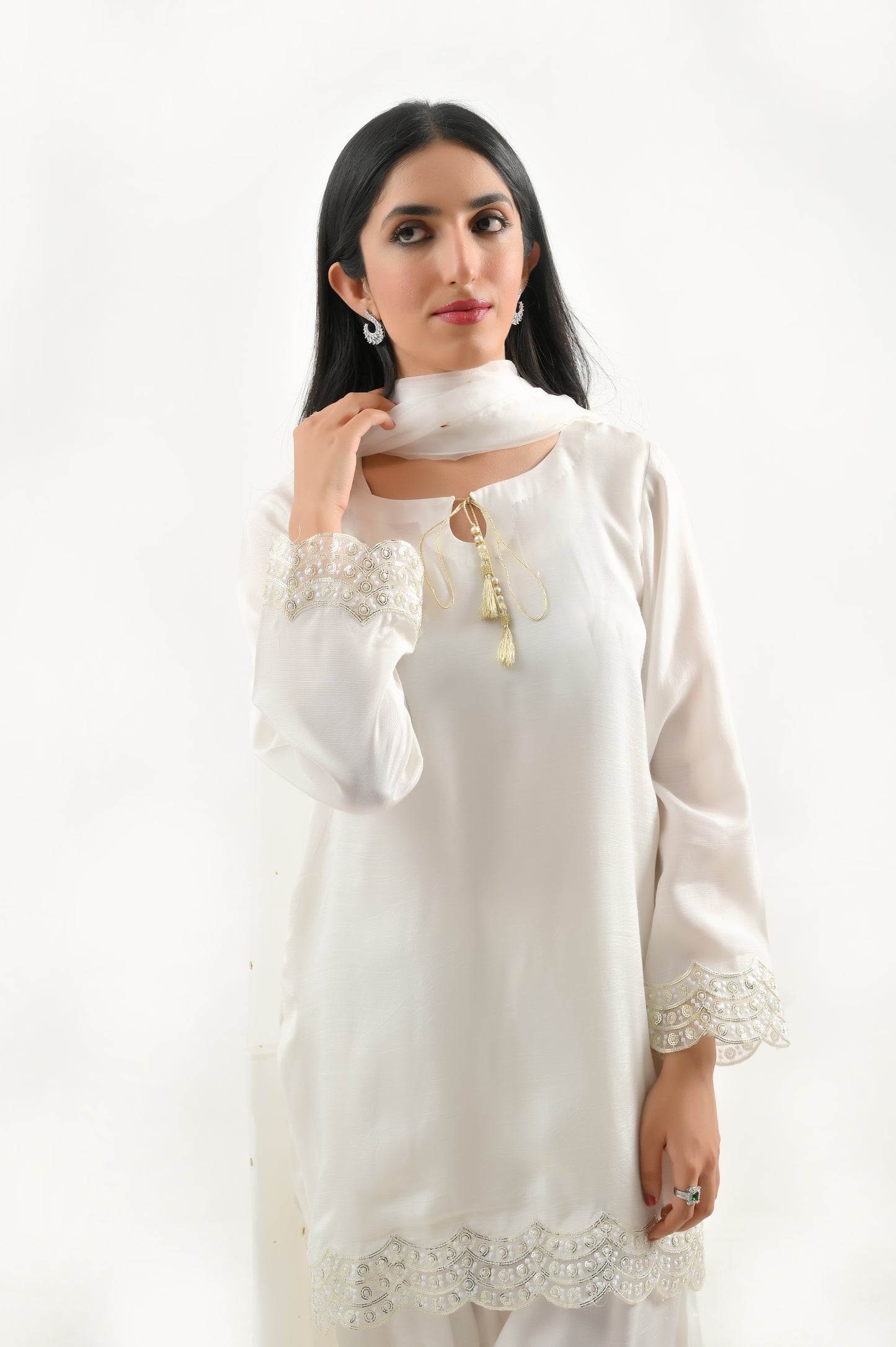 White Elegance Farshi Set-4PC (Available on LAAM)