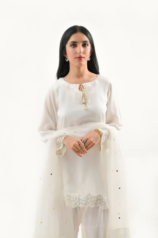 White Elegance Farshi Set-4PC (Available on LAAM)