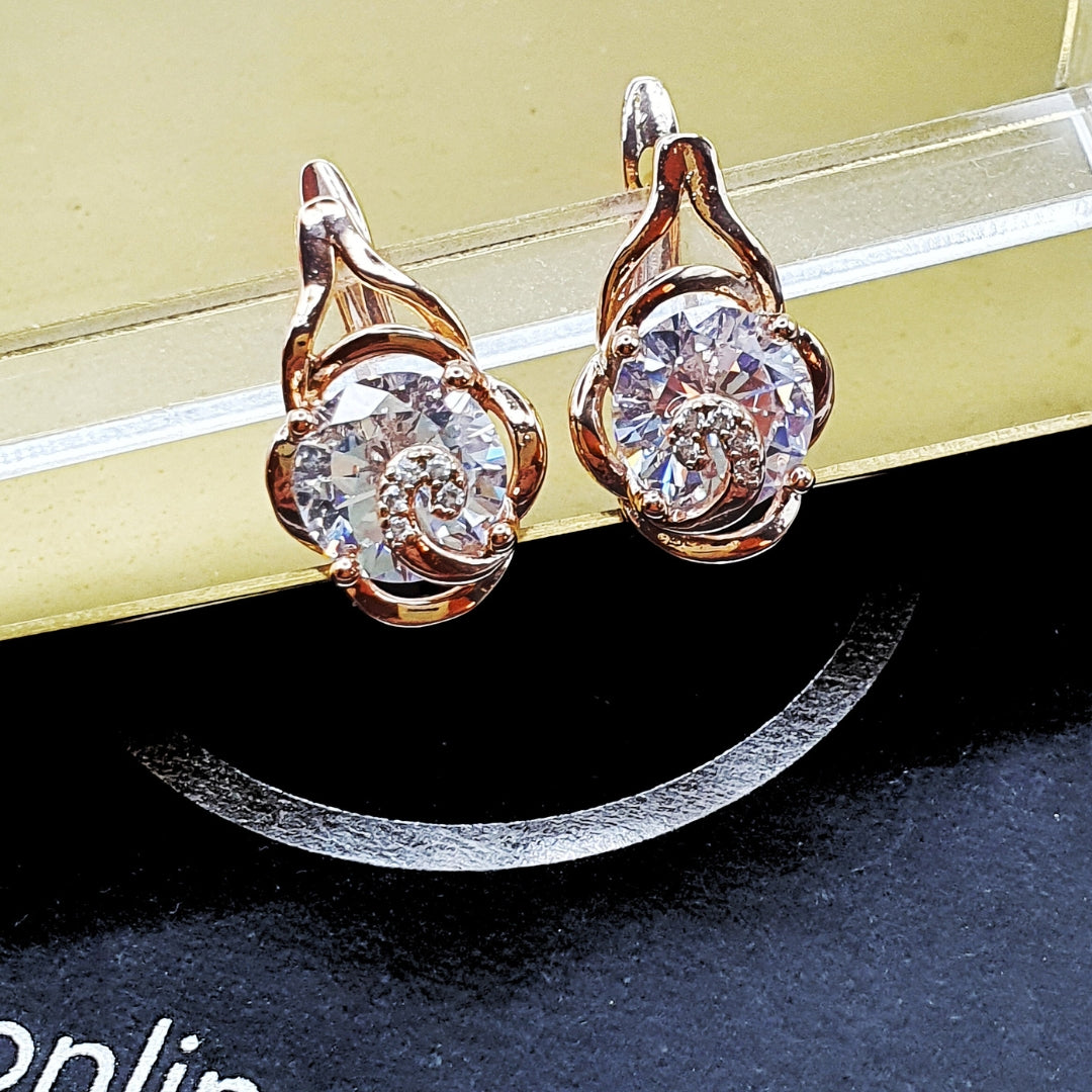 White Round Zircon Earrings