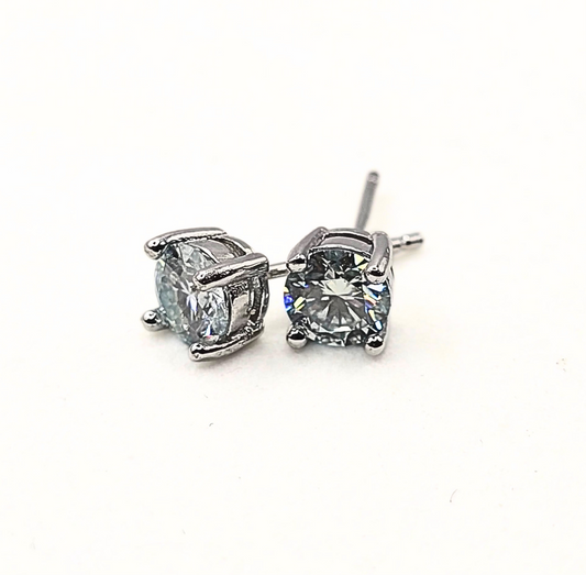 Classic Light Green 0.5 CT White Moissanite Stud Earrings – 925 Sterling Silver