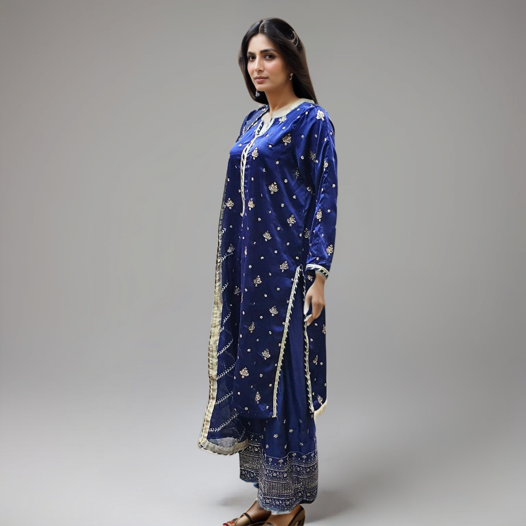 Stylish and luxurious, the Blue Tilla Suit-3PC is perfect for celebratory events. Made from satin fabric with tilla embroidery and sequins, it features a sophisticated dupatta for added opulence