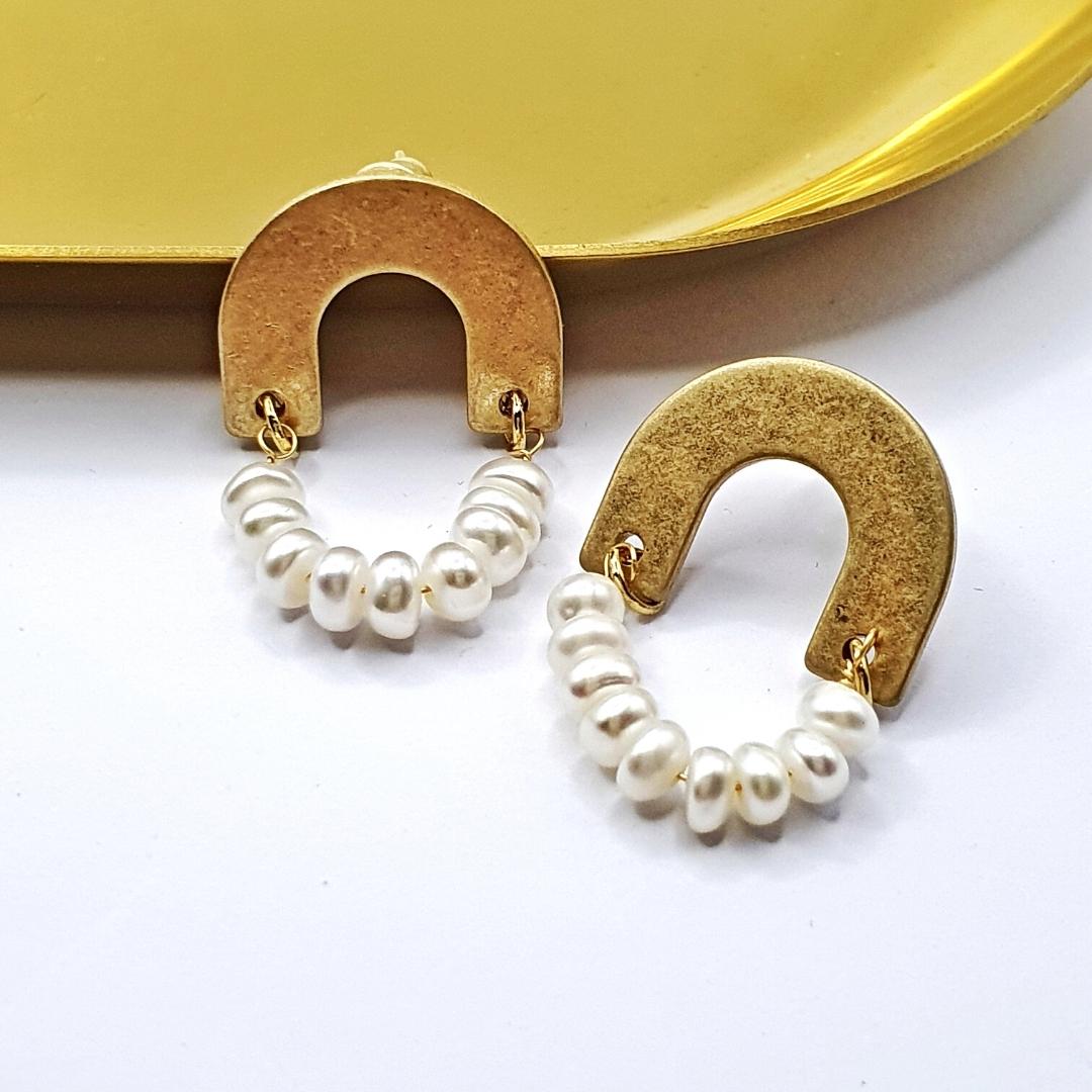 Fresh Water Pearl Curve Earrings