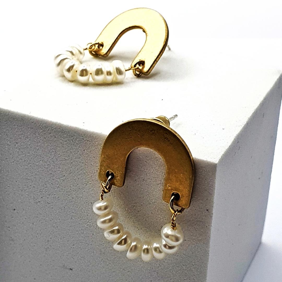 Fresh Water Pearl Curve Earrings