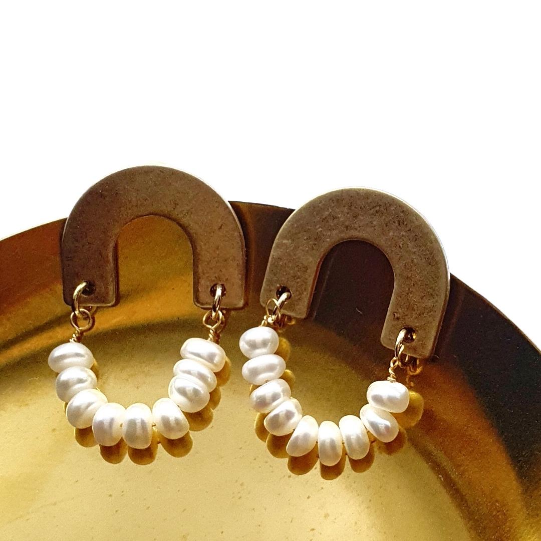 Fresh Water Pearl Curve Earrings