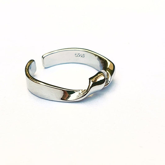 Minimalist Reel Ring