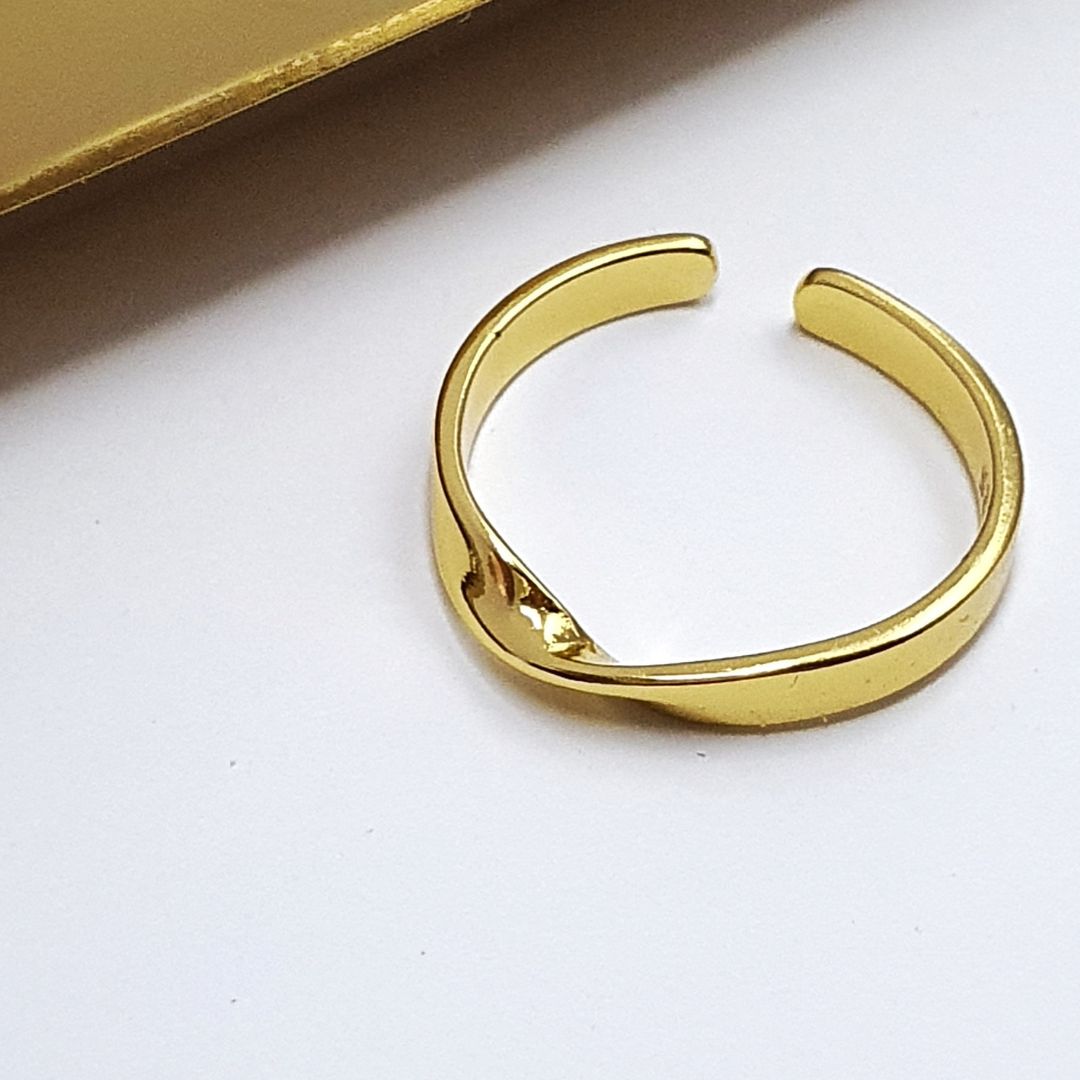 Minimalist Twist Ring