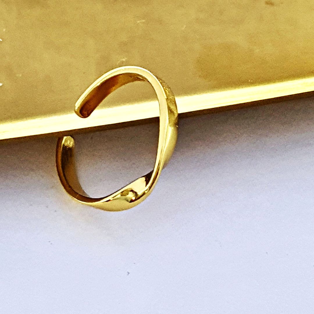 Minimalist Twist Ring