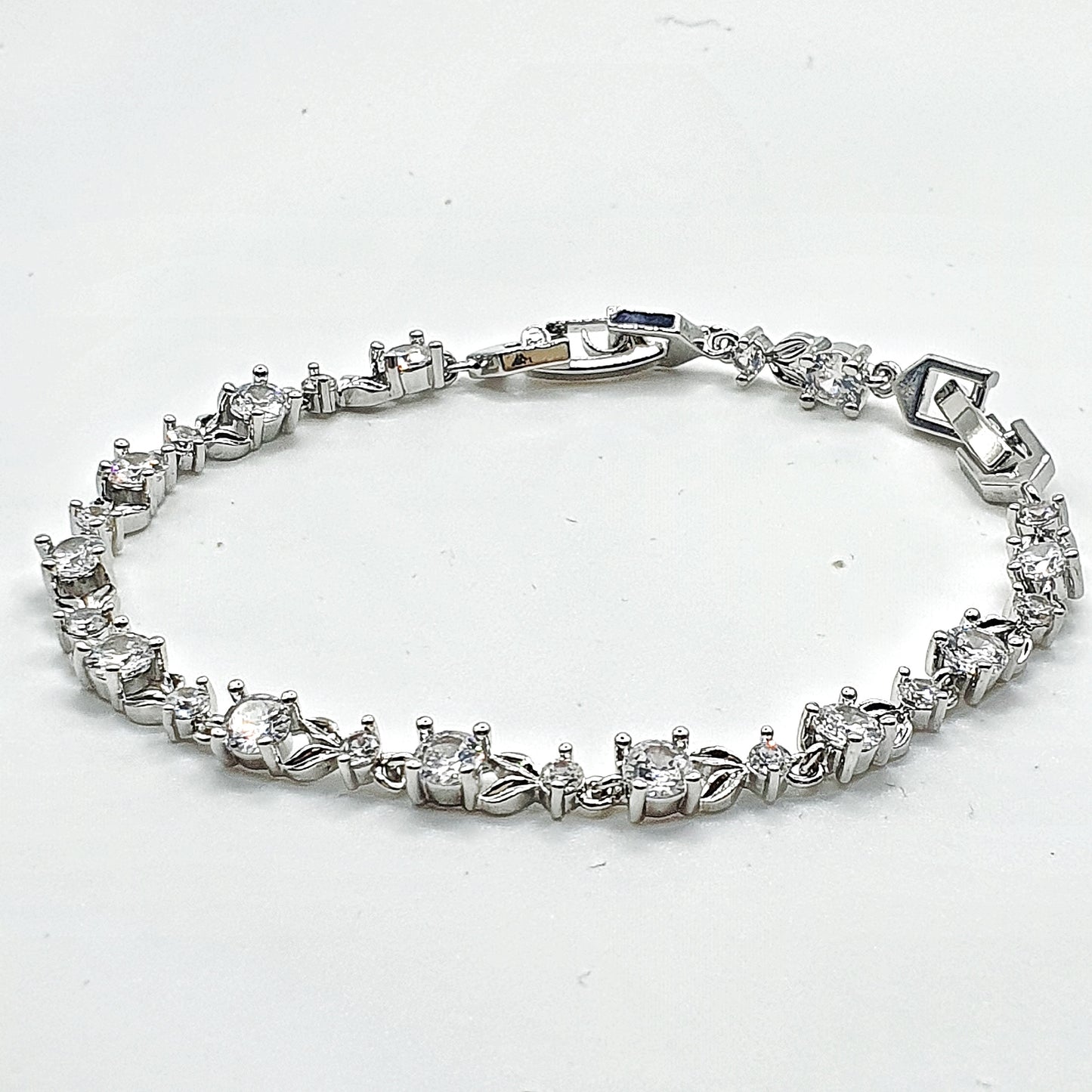 Oval Zirconia Crystal Leaf Bracelet