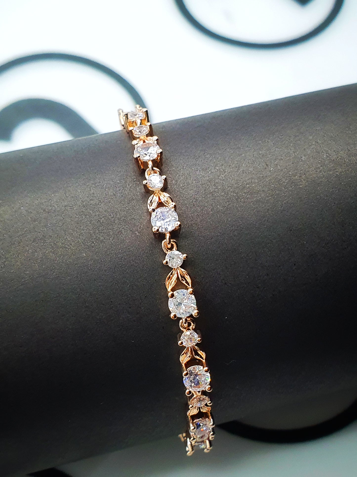 Oval Zirconia Crystal Leaf Bracelet