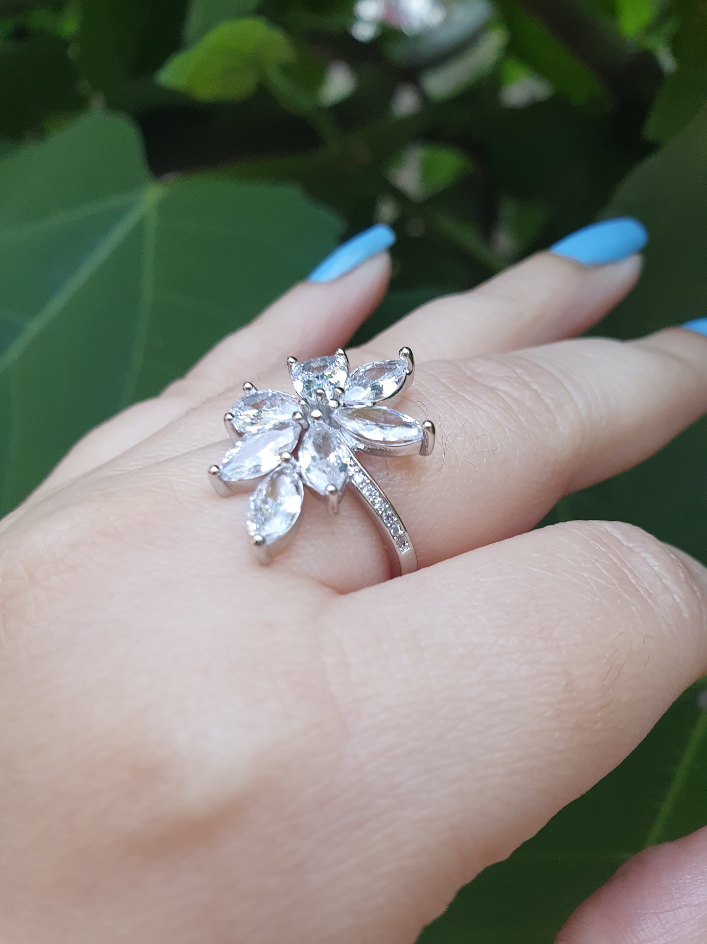 Exaggerated Zircon Flower Ring (Adjustable)