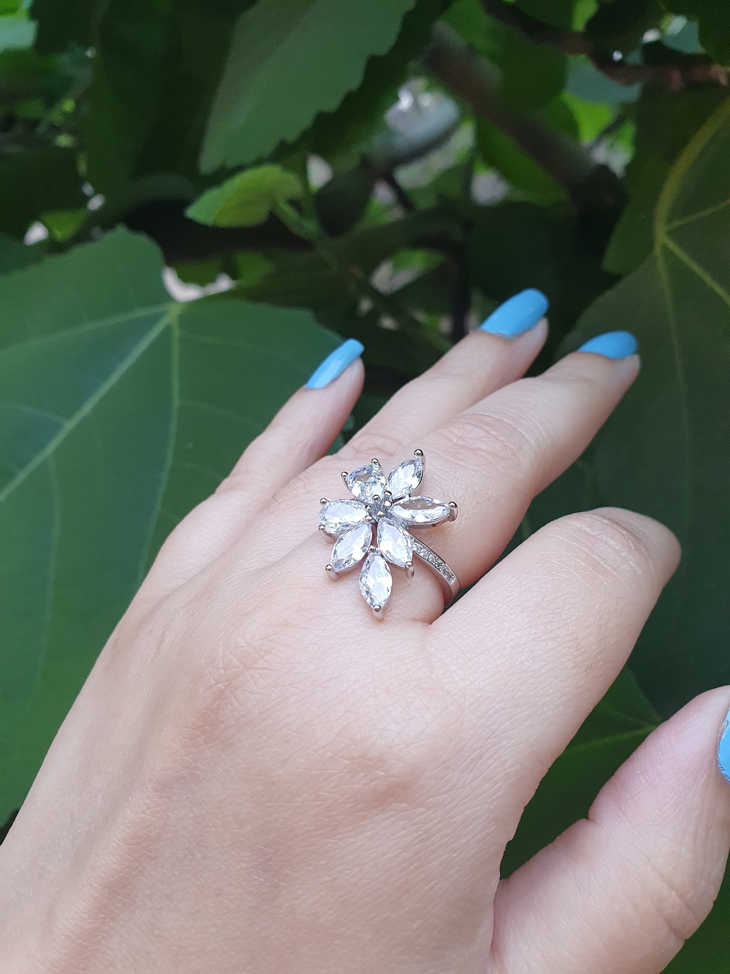 Exaggerated Zircon Flower Ring (Adjustable)