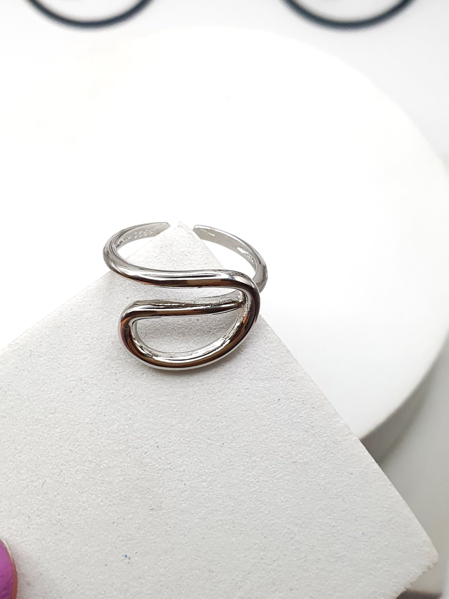 Minimalist Loop Ring