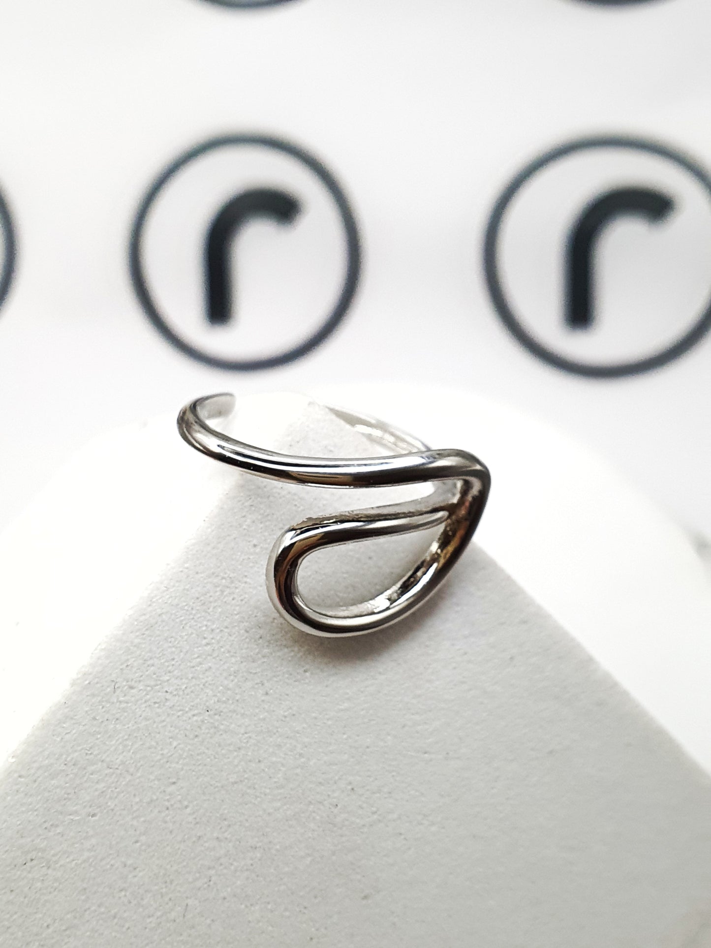 Minimalist Loop Ring