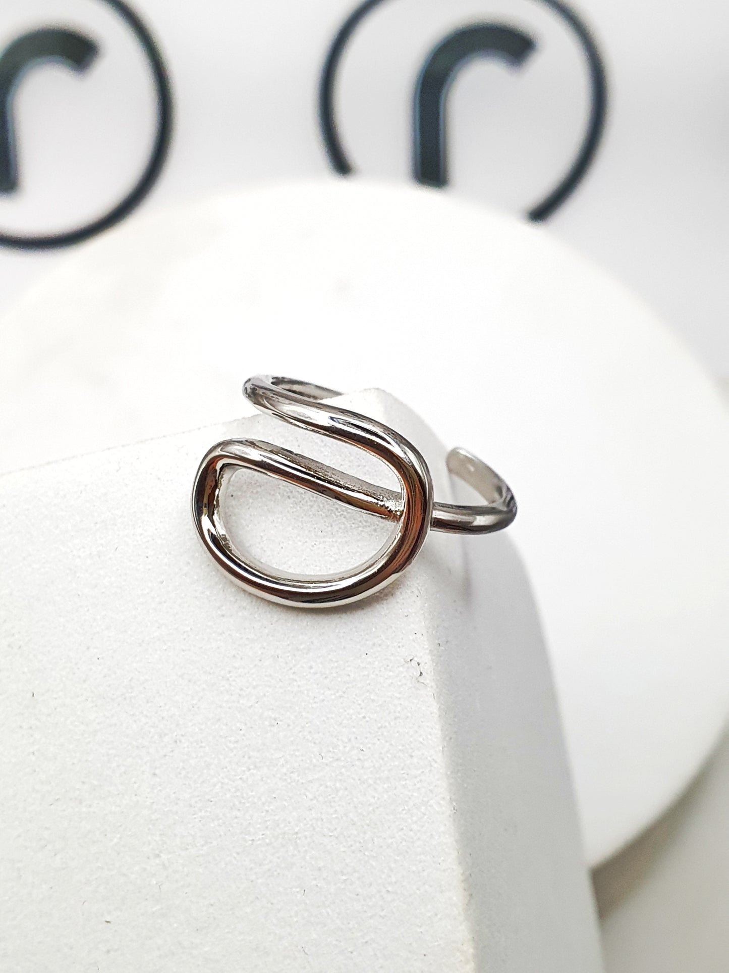 Minimalist Loop Ring