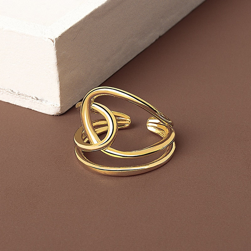 Interlooped Ring